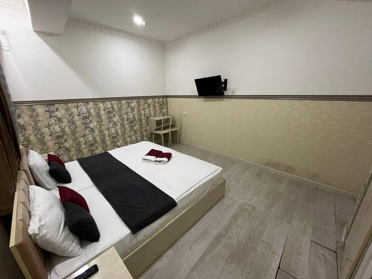 Fenix Hotel Tasjkent Exteriör bild